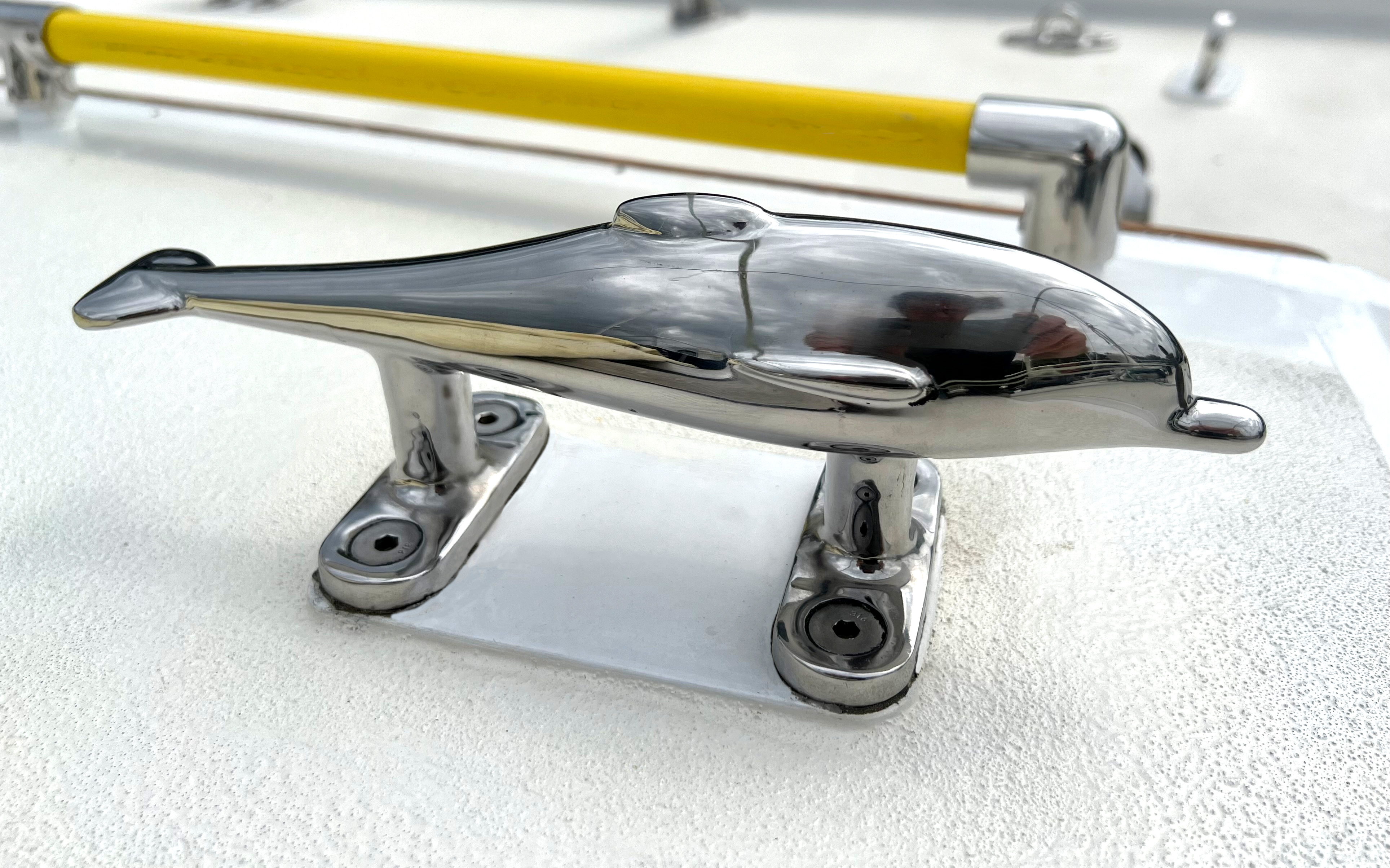 Dolphin-cleat2.jpg